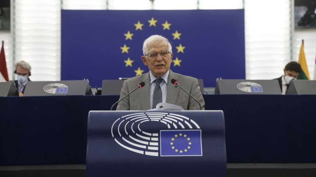 Borrell vyjadril znepokojenie pre situáciu na hraniciach Ukrajiny