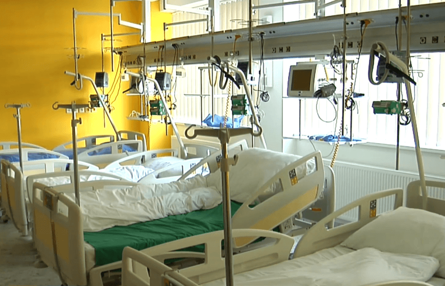 Vláda chce pripraviť systém núdzových lôžok na triedenie pacientov