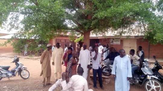 Z islamskej školy v Nigérii uniesli najmenej 136 žiakov