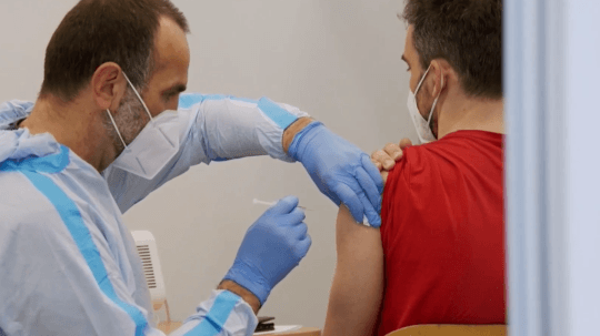 Očkovať proti covidu sa budú môcť aj zahraniční študenti z krajín mimo EÚ