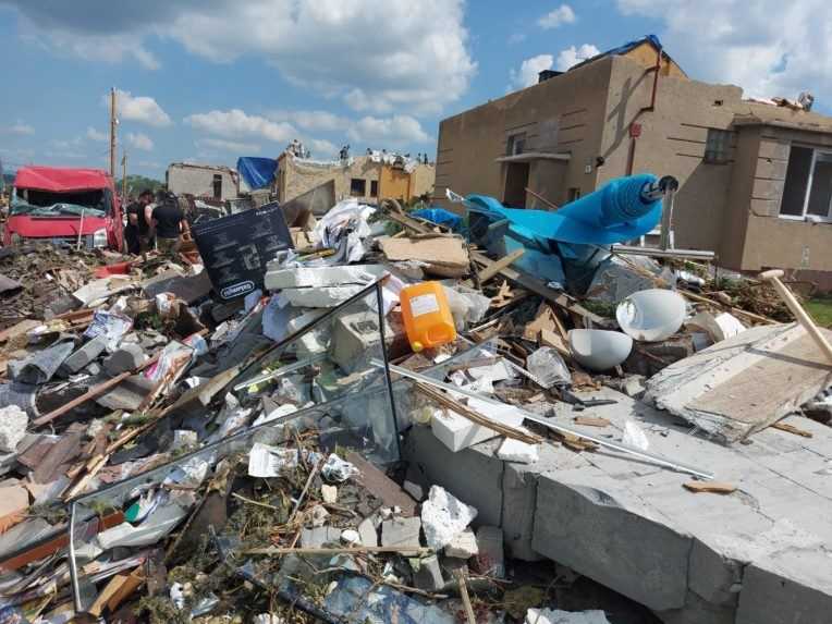 Juhomoravský kraj odhaduje škody po búrkach a tornáde na 15 miliárd korún