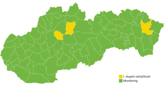 Od pondelka budú na Slovensku už len tri žlté okresy, zvyšok je zelený