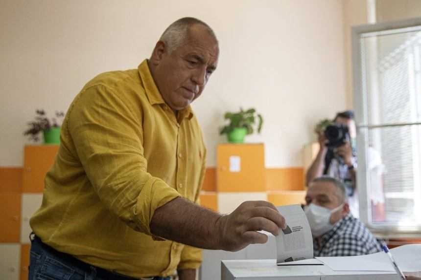 Predčasné voľby v Bulharsku podľa prvých odhadov vyhralo hnutie expremiéra Borisova