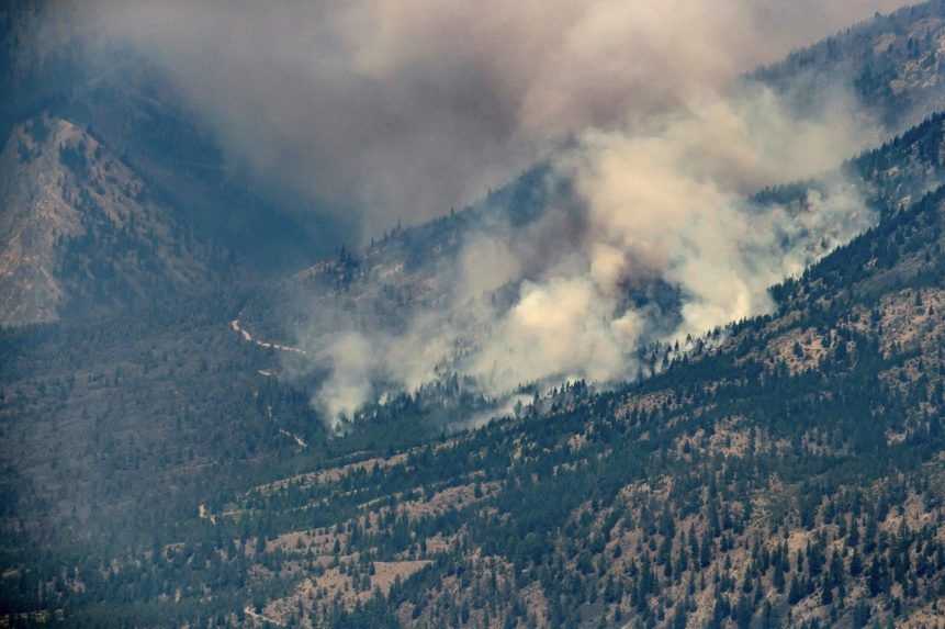 Horúčavami sužovaný západ Kanady pustošia lesné požiare