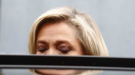 Národné združenie aj naďalej povedie Le Penová, vo voľbách vyzývateľa nemala