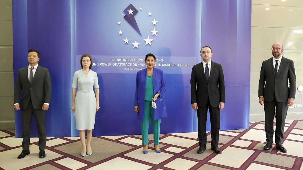 Ukrajina, Gruzínsko a Moldavsko chcú byť členmi EÚ, potvrdili to na samite v Batumi