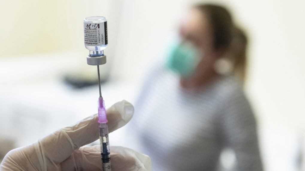 Vedci monitorujú variant koronavírusu, ktorý by mohol byť odolný proti očkovaniu