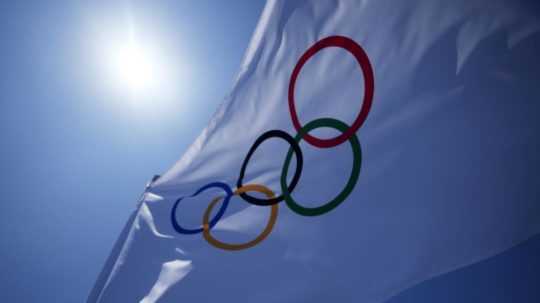 Na snímke olympijská vlajka.