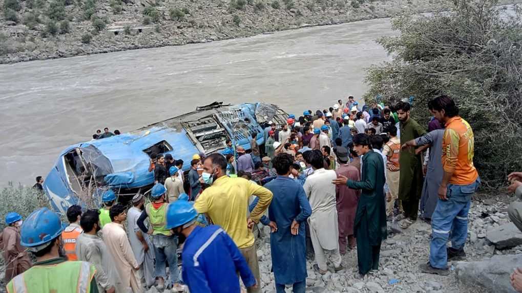 Počet obetí výbuchu autobusu v Pakistane stúpol na 13, Čína žiada dôsledné prešetrenie