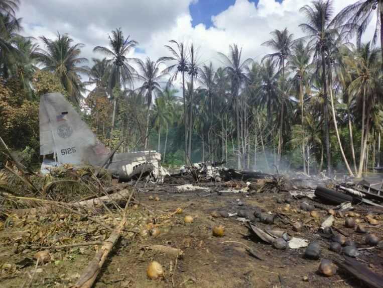 Na Filipínach pri pristávaní havarovalo vojenské lietadlo, najmenej 29 ľudí zahynulo