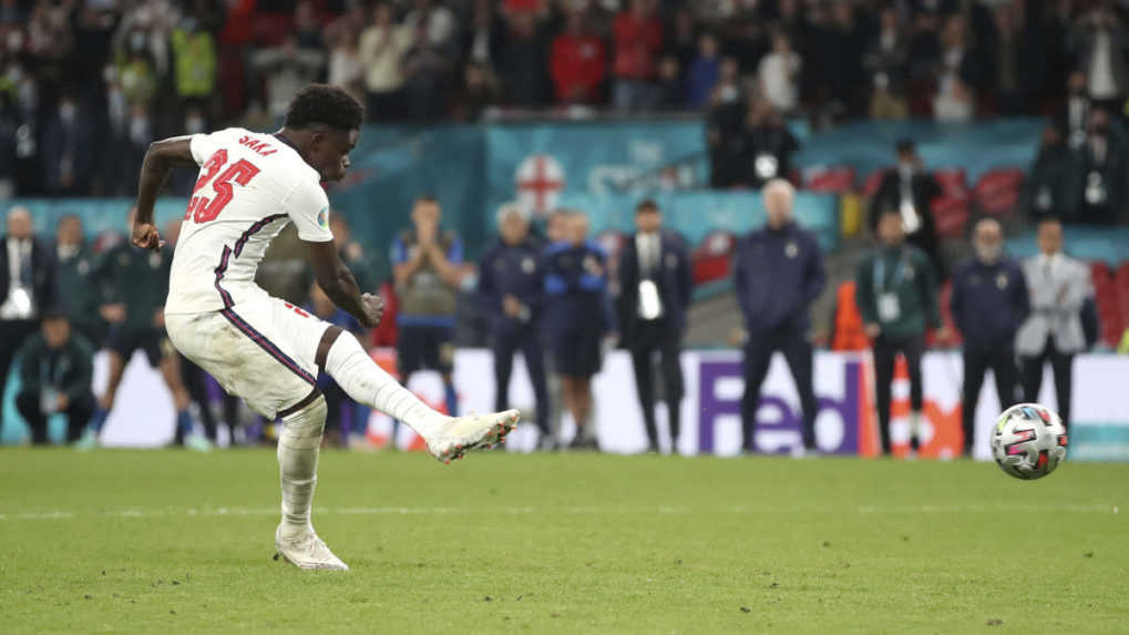 Futbalová asociácia a polícia vyšetrujú rasistické útoky na hráčov Anglicka