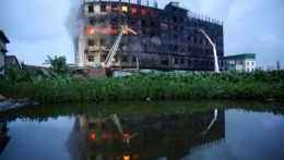 Požiar budovy v Bangladéši
