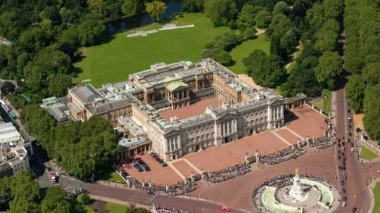 Letecký pohľad na Buckinghamský palác.