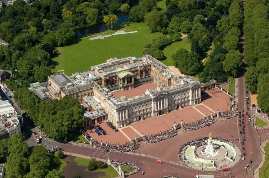 Záhrady Buckinghamského paláca sa otvárajú pre verejnosť