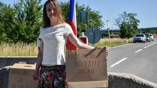 Česi odsunuli zátarasy na hraniciach so Slovenskom. Autá niekoľko minút voľne prechádzali