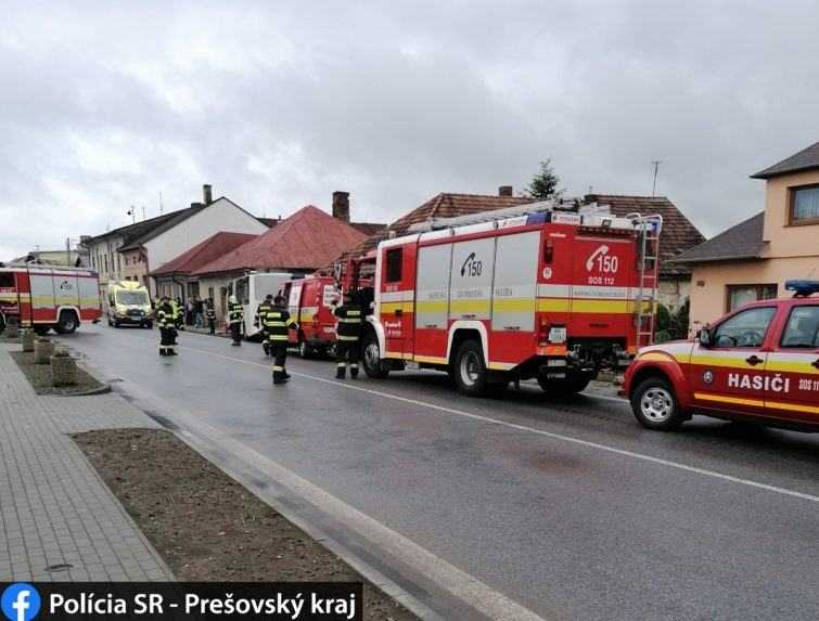 V obci Huncovce vrazil autobus do rodinného domu