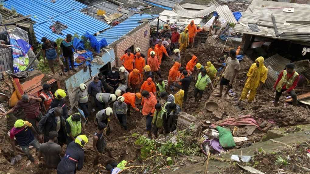 Pri zosuve pôdy v indickom Bombaji zahynulo najmenej 25 ľudí
