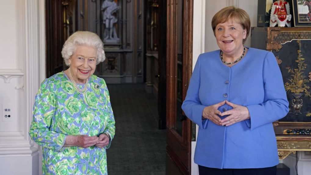 Kráľovná Alžbeta II. prijala nemeckú kancelárku Merkelovú