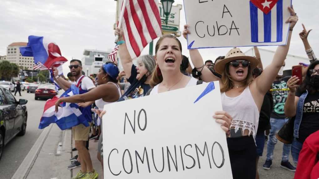 Počas protivládnych protestov na Kube zomrel muž