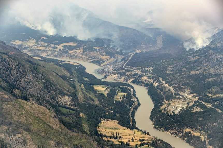 Kanadské mestečko, ktoré čelilo extrémnym horúčavám, zničil lesný požiar