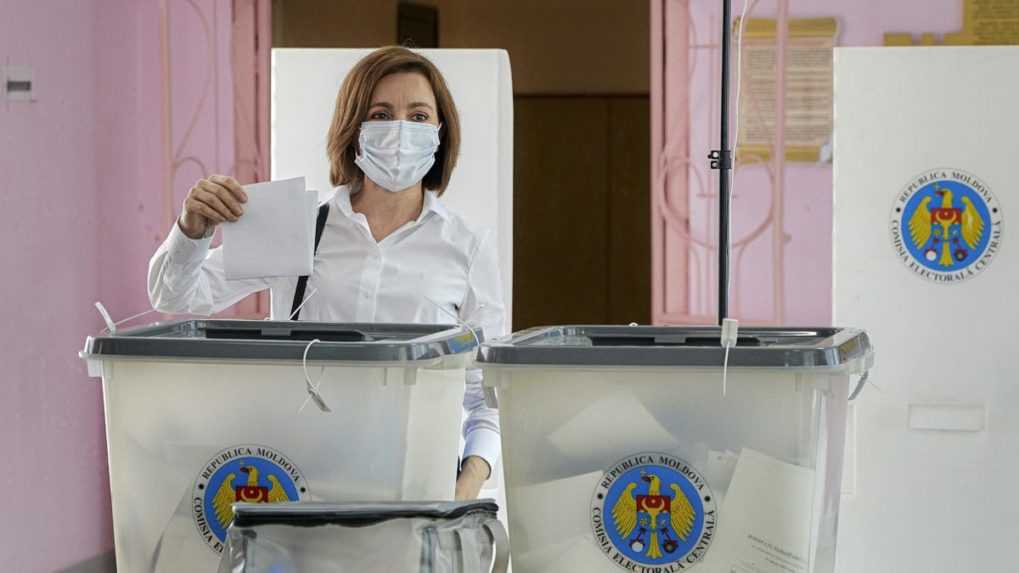 Voľby v Moldavsku: Podľa predbežných výsledkov zvíťazila strana prezidentky Sanduovej