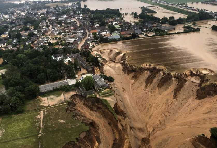 Polícia v Koblenzi hlási najmenej 98 obetí obrovských záplav v Nemecku