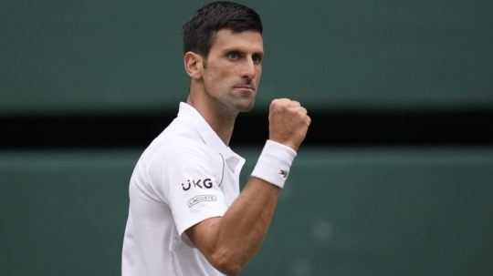 Djokovič má na dosah vyrovnanie rekordu, postúpil do finále Wimbledonu