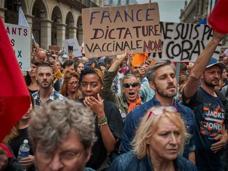 Po celom Francúzsku protestovalo proti opatreniam viac ako 100 000 ľudí