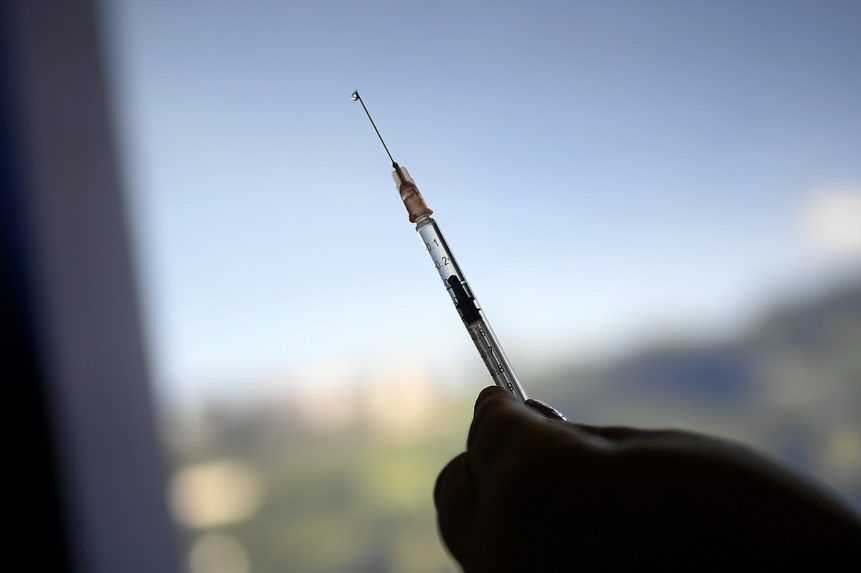 ŠÚKL od spustenia očkovania eviduje 8 075 hlásení podozrení na nežiaduce účinky