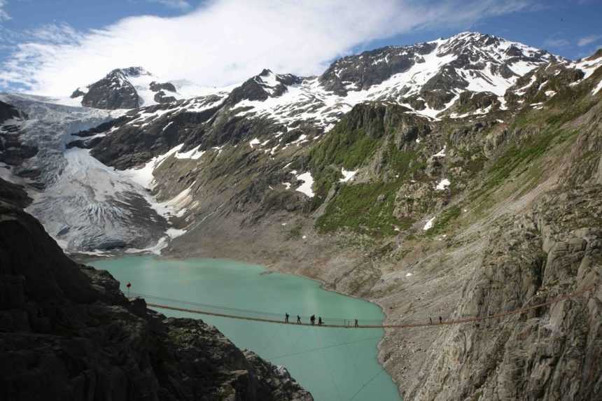 Dôsledkom topenia sa ľadovcov vzniklo vo Švajčiarsku v krátkom čase 180 nových jazier
