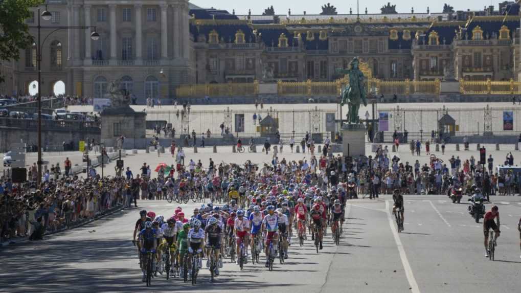 Záverečnú etapu Tour de France vyhral opäť Belgičan van Aert