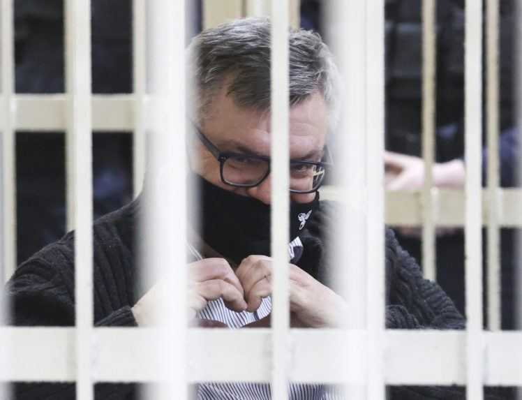 V Bielorusku odsúdili opozičného Babaryku na 14 rokov väzenia