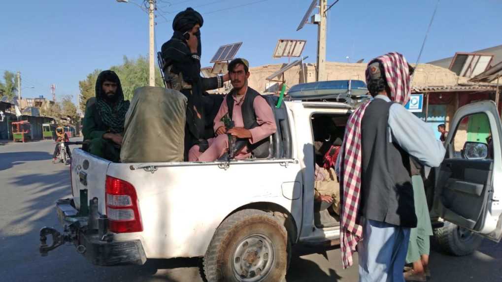 Taliban dobyl metropolu v blízkosti Kábulu