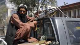 Taliban sa pri svojom ťažení zmocnil amerických zbraní a techniky