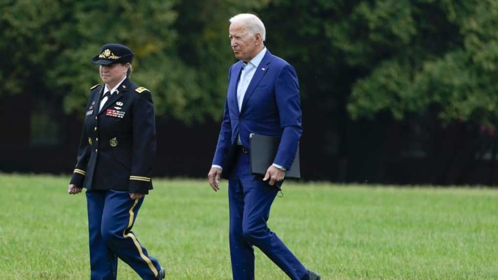 Biden chce pomáhať afganským utečencom, vyčlenil na nich stovky miliónov