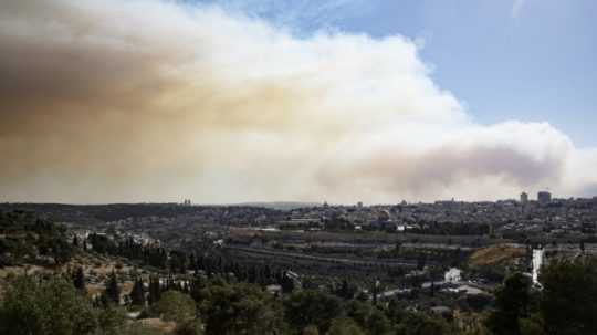 Lesné požiare v okolí Jeruzalema nútia k evakuácii obyvateľov