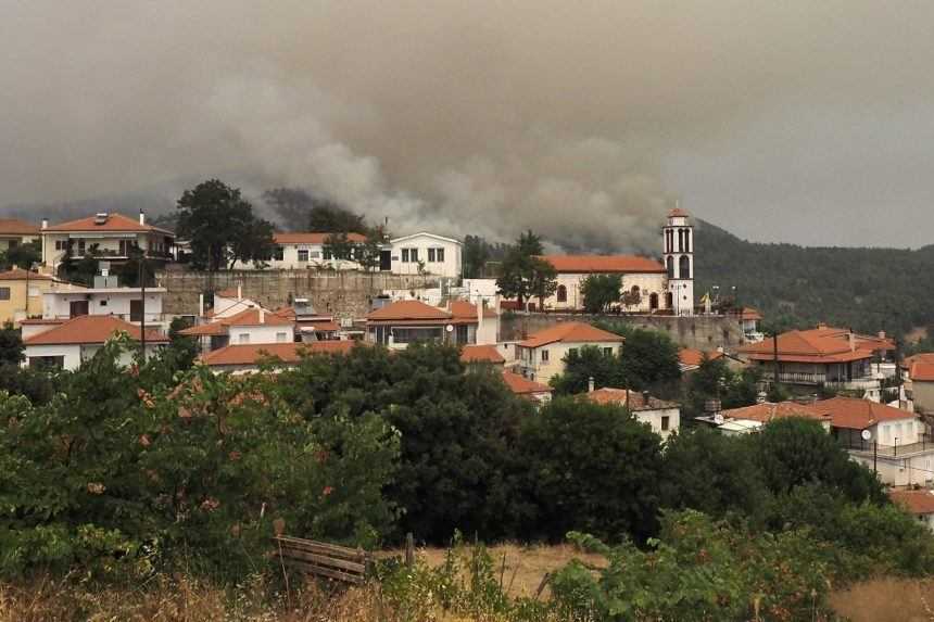Grécke úrady nariadili ďalšie evakuácie, hasiči zachraňovali aj staroveké dejisko olympiád