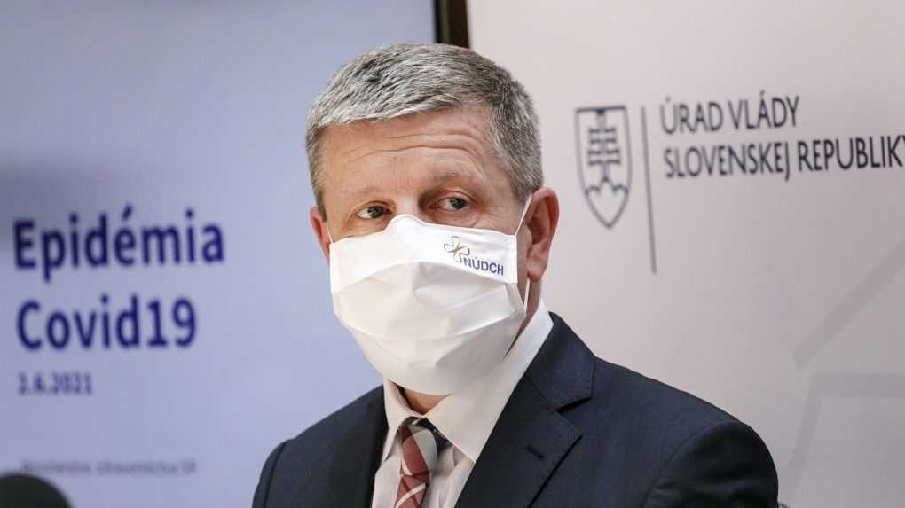 Lengvarský očakáva vrchol štvrtej vlny pandémie na prelome januára a februára