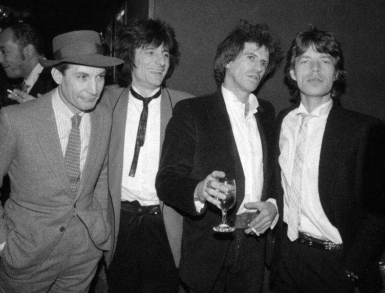 Na historickej fotografii členovia Rolling Stones Charlie Watts, Ron Wood, Keith Richards a Mick Jagger.