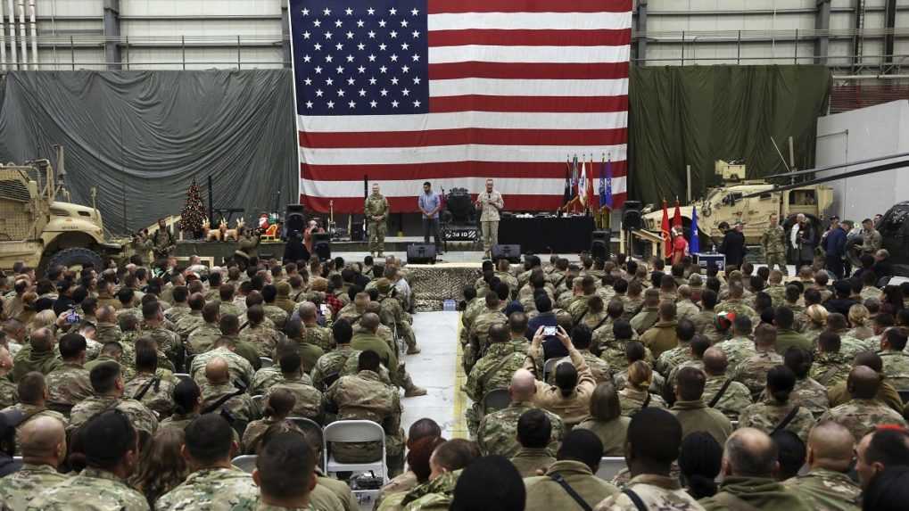 Američania dodržia stanovený termín odchodu vojakov z Afganistanu, píše AP