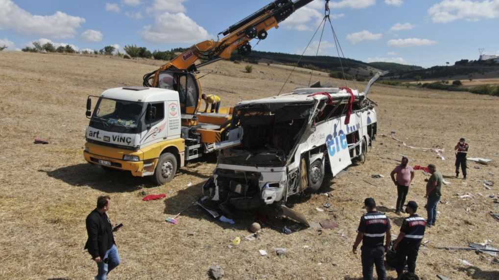 Nehoda autobusu v Turecku si vyžiadala 15 obetí