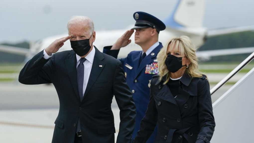 Biden vzdal hold americkým obetiam samovražedného útoku na kábulskom letisku