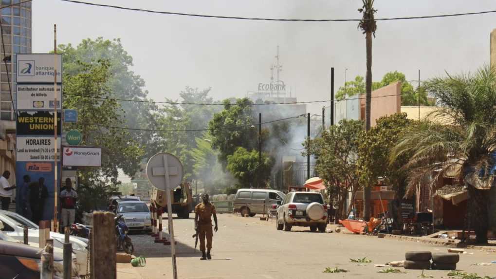 Pri útoku islamistov v Burkine Faso zomrelo minimálne 14 vojakov