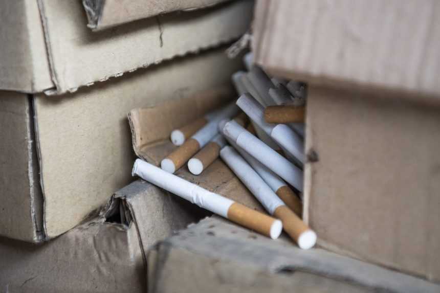 Policajti zaistili tisíce nelegálnych cigariet, muž s nimi obchodoval v Prievidzi
