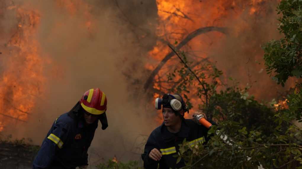 Na gréckom ostrove Eubója vypukol ďalší lesný požiar