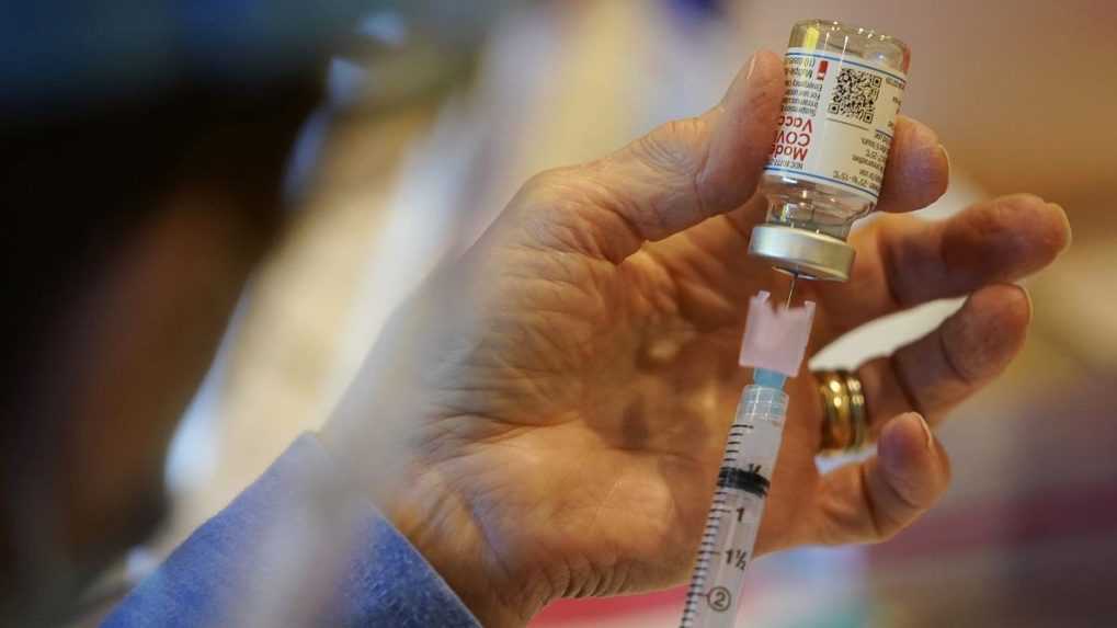 Súd zablokoval Bidenov očkovací príkaz pre pracovníkov vlády