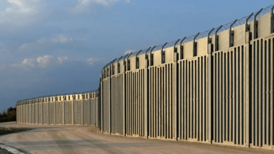 Časť plota na grécko-tureckej hranici.