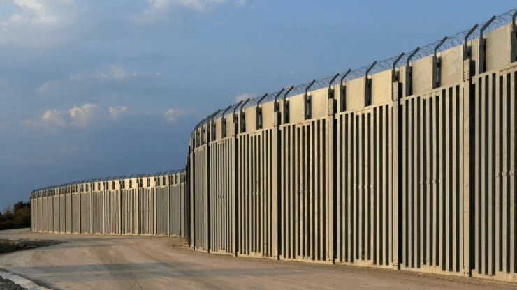 Grécko pre obavy z vlny afganských utečencov postavilo plot na hraniciach