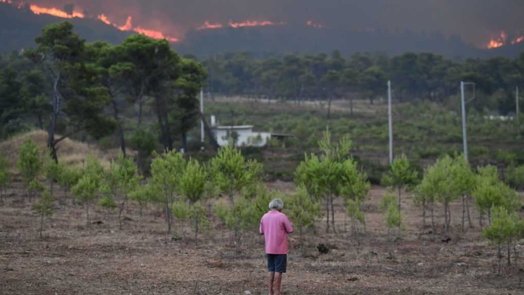 Požiare v Grécku: Náš koniec sa blíži, znie z ostrova Eubója. V Aténach sa situácia zlepšuje