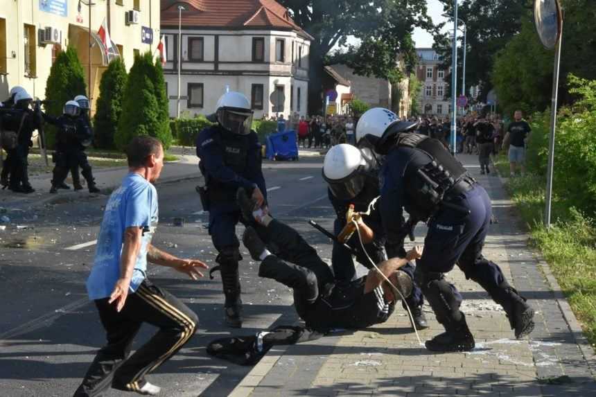 Zásah polície voči demonštrantom v Lubine.